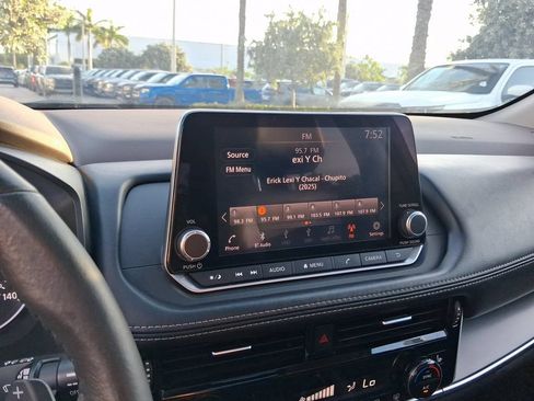 Used 2022 Nissan Rogue SV w/ SV Premium Package FWD image 22