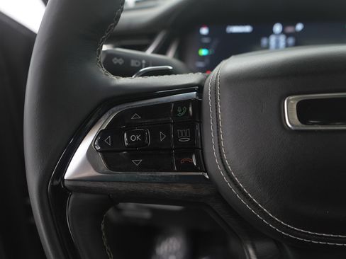 Used 2022 Jeep Grand Cherokee Overland w/ Advanced Protech Group III image 27