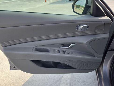 Used 2025 Hyundai Elantra SEL FWD image 14