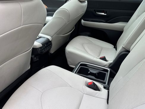 Used 2024 Toyota Grand Highlander AWD image 12