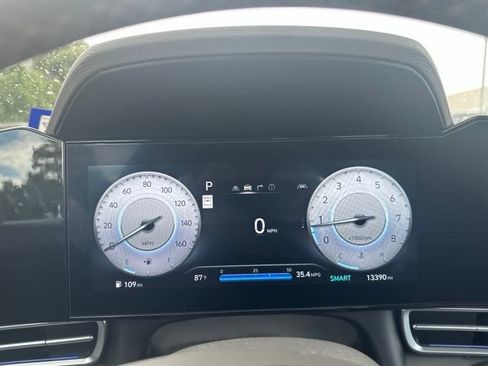 Used 2024 Hyundai Elantra SEL w/ Convenience Package FWD image 5
