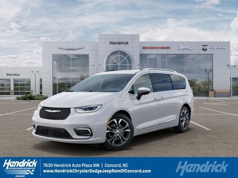 New 2026 Chrysler Pacifica Pinnacle image 1