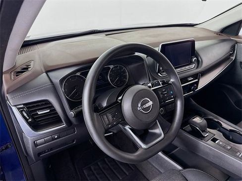 Certified 2023 Nissan Rogue SV image 7