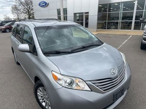 Used 2015 Toyota Sienna XLE w/ XLE Navigation Package image 6