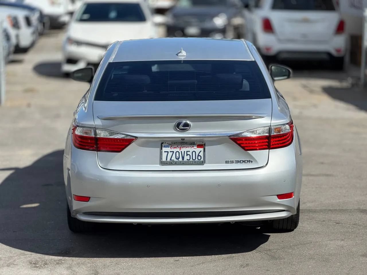 Used 2014 Lexus ES 300h w/ Premium Package w/Bamboo Trim FWD image 12