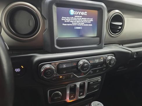 Used 2020 Jeep Wrangler Sport AWD/4WD image 18