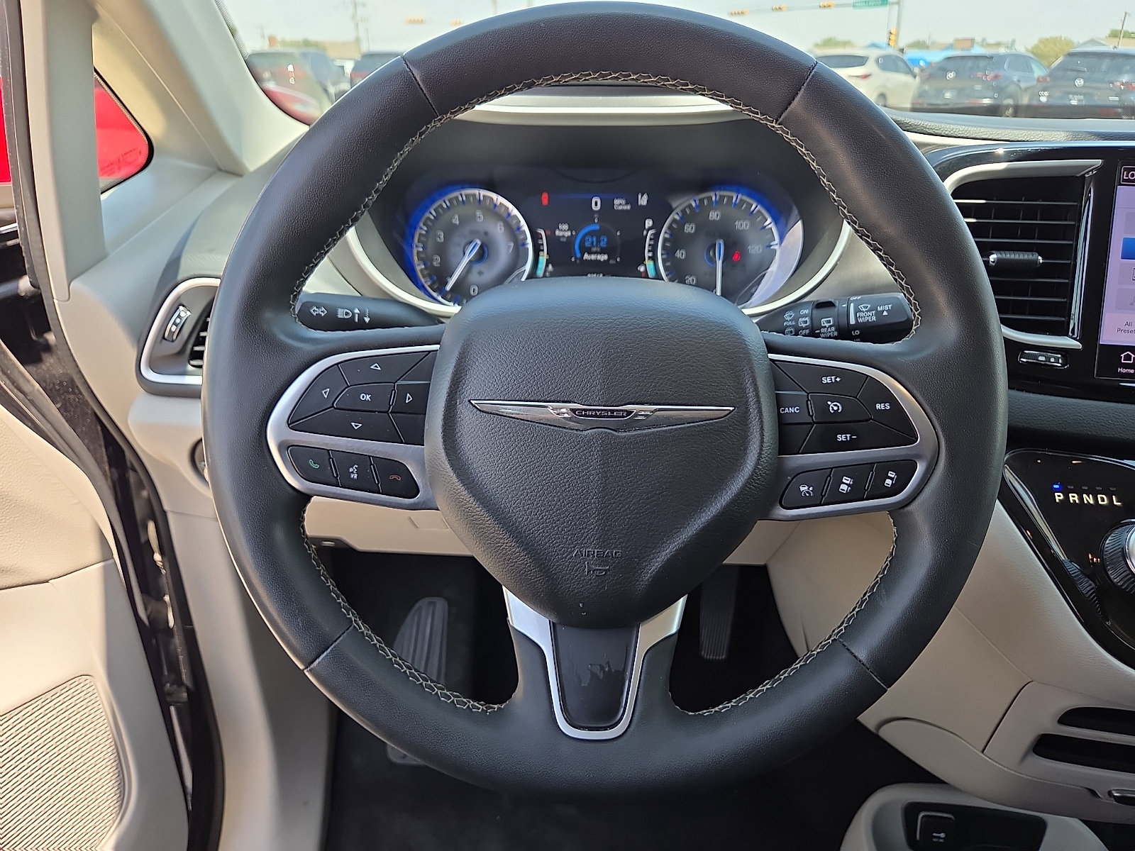Used 2023 Chrysler Pacifica Touring-L FWD image 16