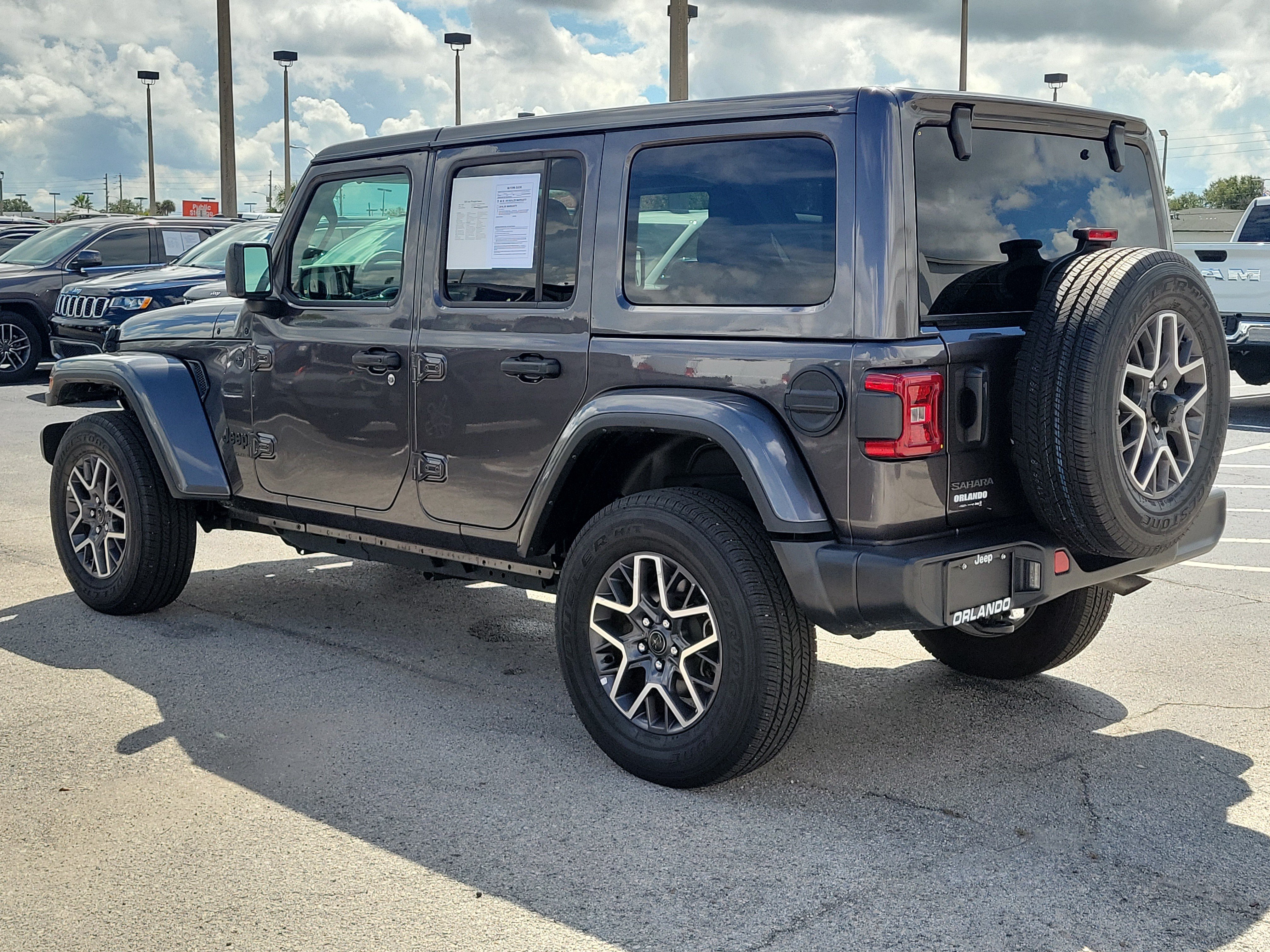 Used 2025 Jeep Wrangler Unlimited Sahara AWD/4WD image 5