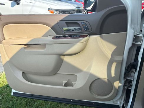 Used 2013 Chevrolet Avalanche LTZ image 15