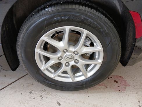 Used 2024 Chrysler Pacifica Touring-L FWD image 32