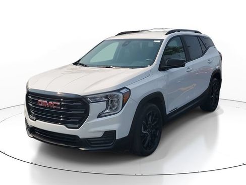 Certified 2024 GMC Terrain SLE w/ Driver Convenience Package FWD image 2