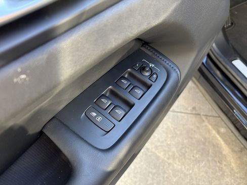 Used 2025 Volvo XC60 B5 Plus image 15