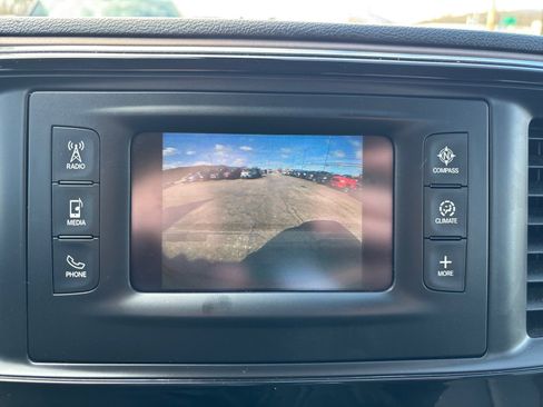 Used 2017 Chrysler Pacifica Touring-L image 25