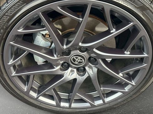 Used 2025 Toyota Camry XLE image 11