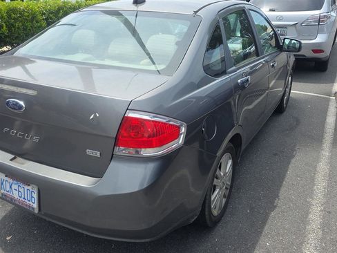 Used 2010 Ford Focus SEL FWD image 4