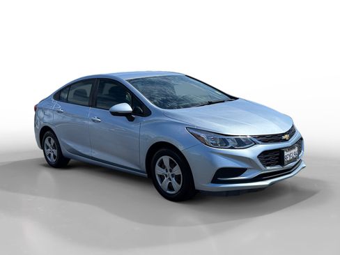 Used 2018 Chevrolet Cruze LS FWD image 7