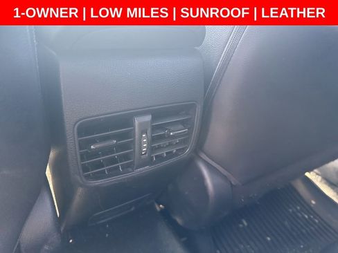 Used 2024 Toyota Corolla Cross XLE w/ Convenience Package AWD/4WD image 17