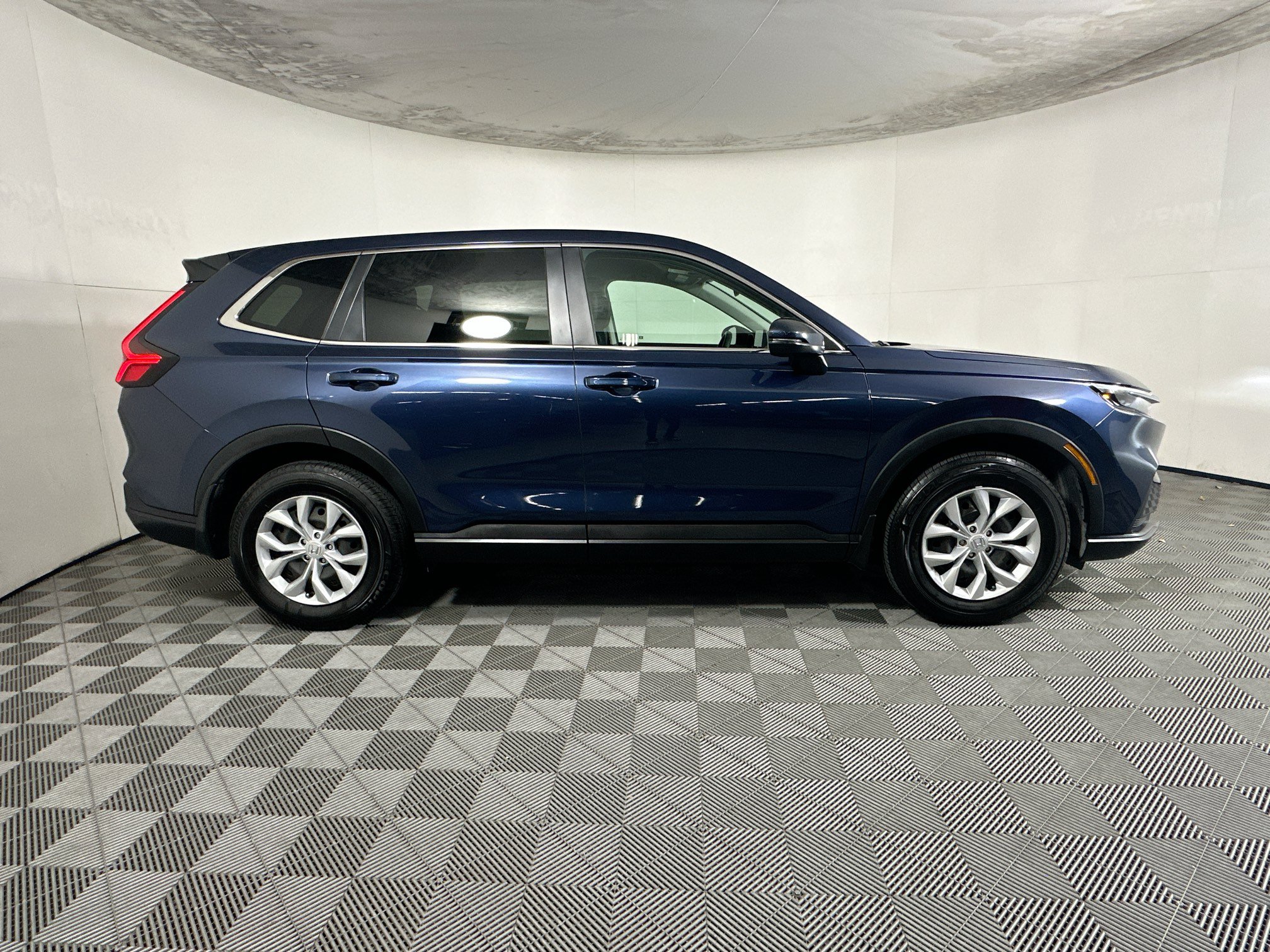 Used 2025 Honda CR-V LX image 2