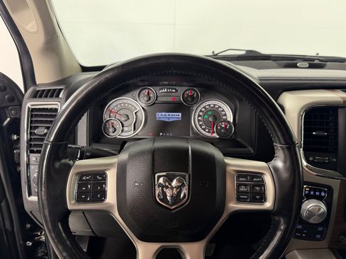 Used 2018 RAM 1500 Laramie AWD/4WD image 16