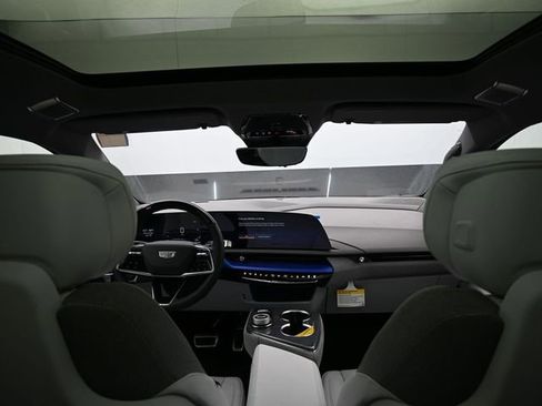 New 2025 Cadillac Optiq Luxury 1 w/ LPO, Floor Liner Package image 29