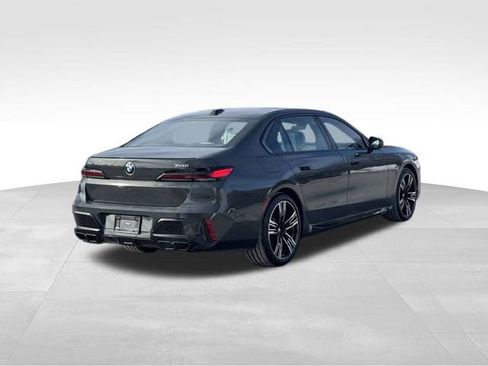 Used 2023 BMW 760i xDrive image 9
