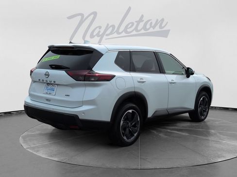 Used 2025 Nissan Rogue SV AWD/4WD image 8