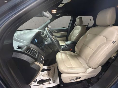 Used 2018 Ford Explorer XLT w/ Equipment Group 202A image 10