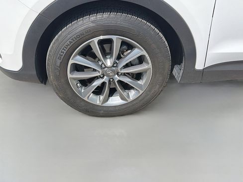 Used 2017 Hyundai Santa Fe SE image 39