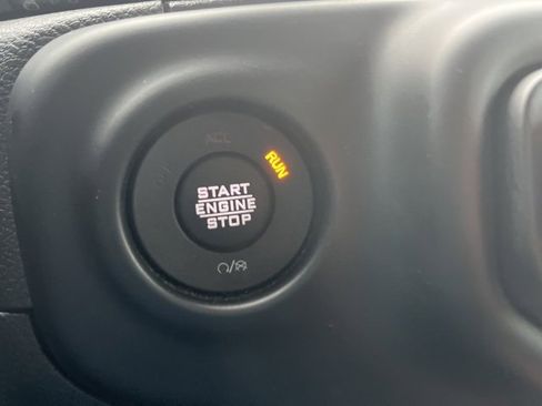 Used 2023 Jeep Gladiator Willys image 29