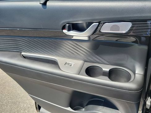 Used 2025 Hyundai Palisade Calligraphy FWD image 14