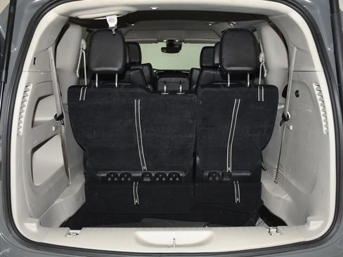 Used 2023 Chrysler Pacifica Touring-L FWD image 29