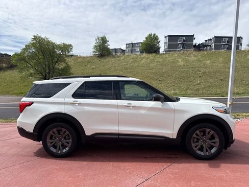 Certified 2021 Ford Explorer XLT w/ Equipment Group 202A AWD/4WD image 10