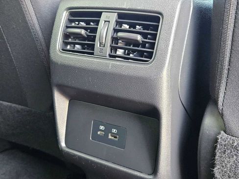 Used 2023 Nissan Rogue SV image 24