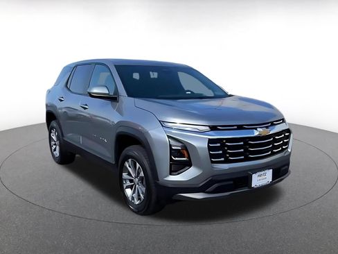 Used 2025 Chevrolet Equinox LT FWD image 3