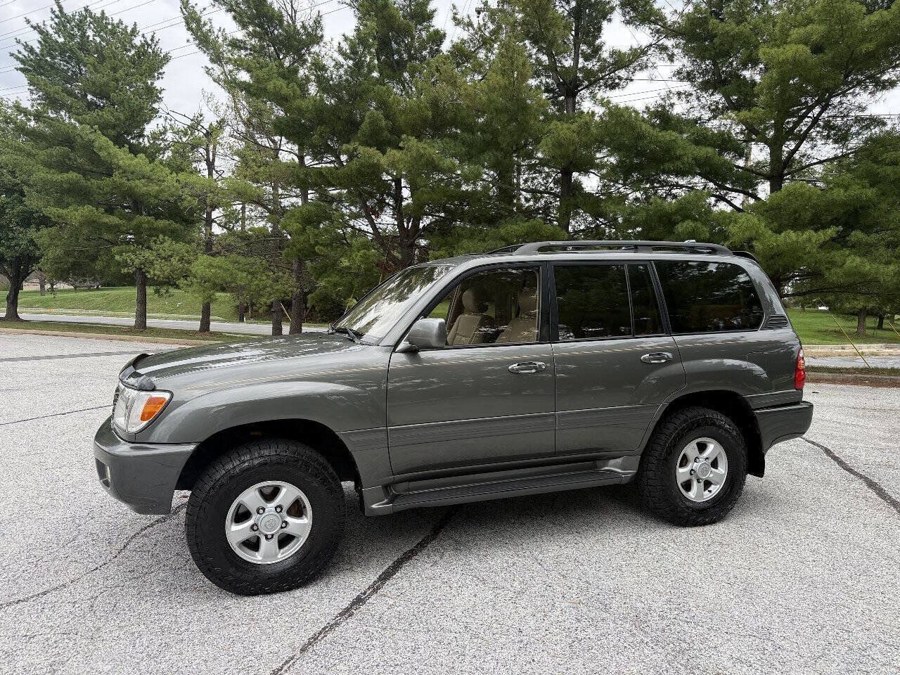 Used 2000 Toyota Land Cruiser AWD/4WD image 2