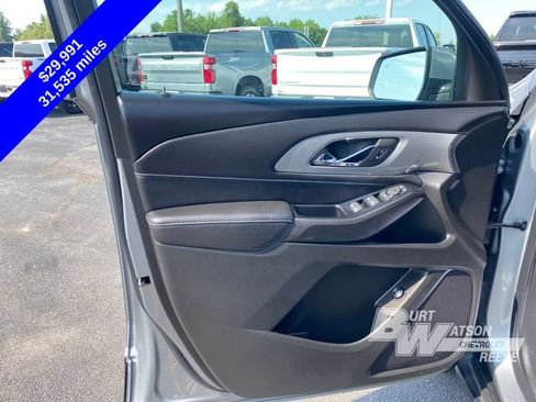 Used 2023 Chevrolet Traverse LT FWD image 12