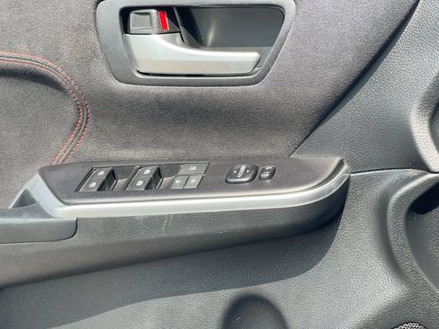 Used 2015 Toyota Camry XSE FWD image 8