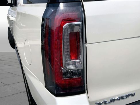 Used 2015 GMC Yukon SLT w/ Open Road Package AWD/4WD image 25