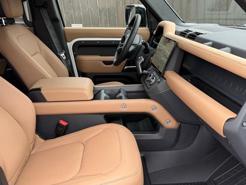New 2026 Land Rover Defender 110 X-Dynamic SE image 12