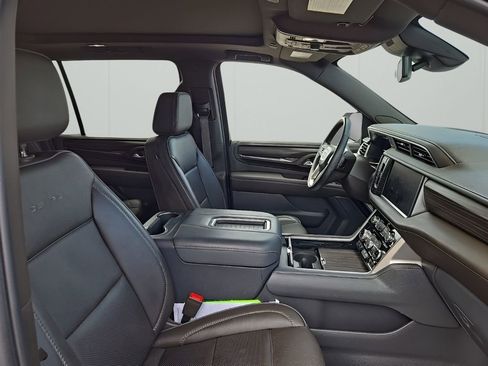Used 2024 GMC Yukon XL Denali AWD/4WD image 19