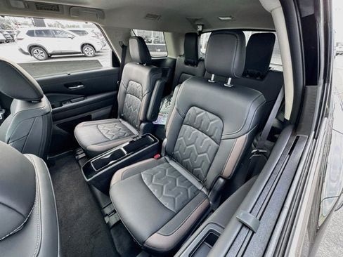 New 2026 Nissan Pathfinder Platinum AWD/4WD image 21