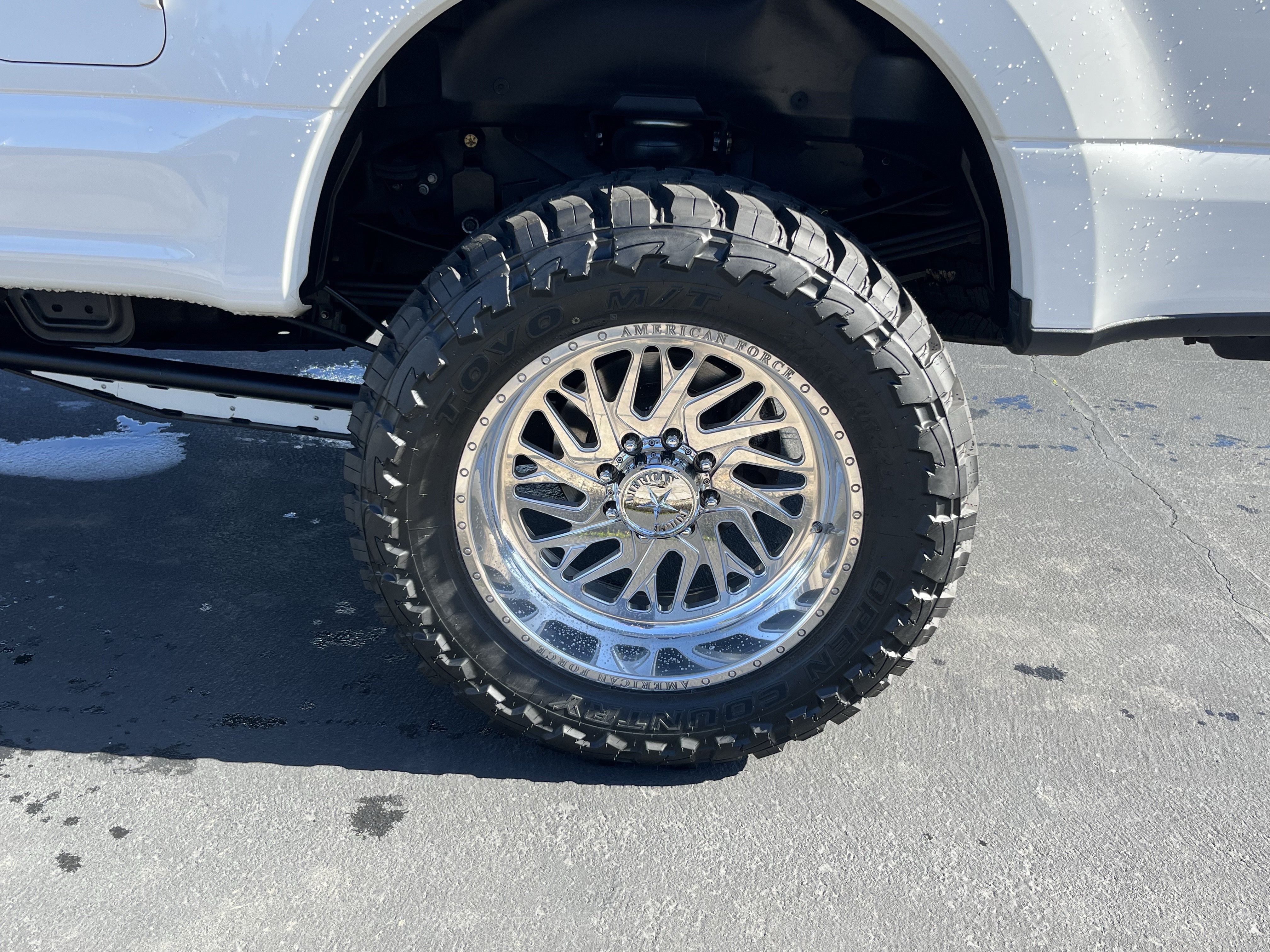 Used 2022 Ford F350 Platinum w/ FX4 Off-Road Package AWD/4WD image 20