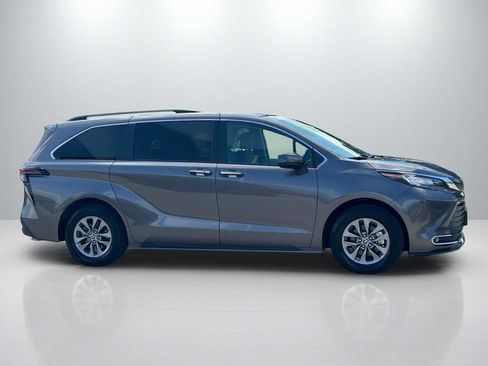 Certified 2023 Toyota Sienna XLE w/ XLE Plus Package FWD image 4