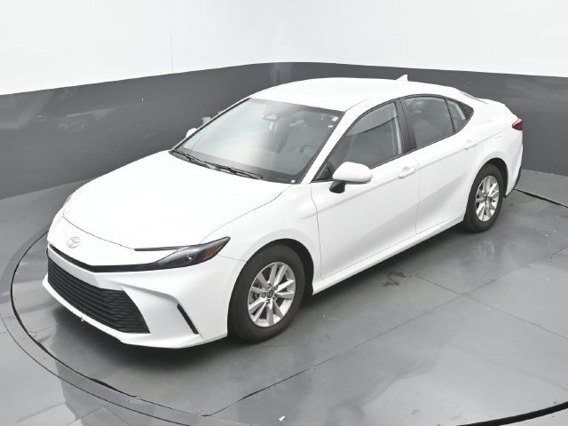 Used 2025 Toyota Camry LE w/ Convenience Package FWD image 16