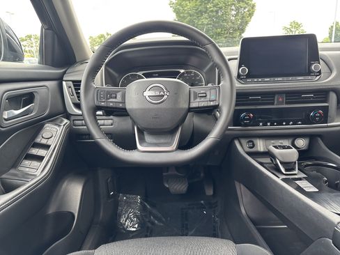 Used 2026 Nissan Rogue SV AWD/4WD image 22