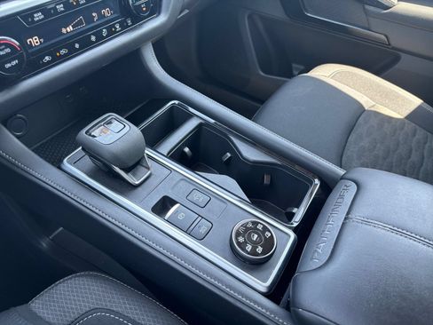 Used 2025 Nissan Pathfinder SV AWD/4WD image 44