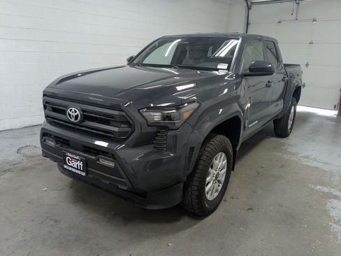 Used 2024 Toyota Tacoma SR5 AWD/4WD image 11