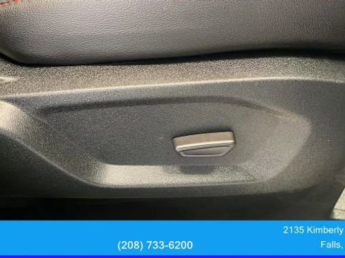 Used 2022 Ford Edge ST-Line w/ Cold Weather Package image 36