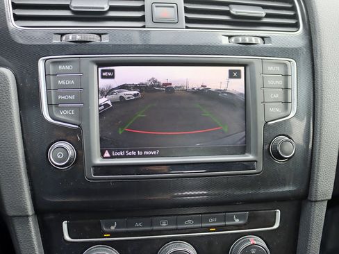 Used 2017 Volkswagen GTI Sport image 21