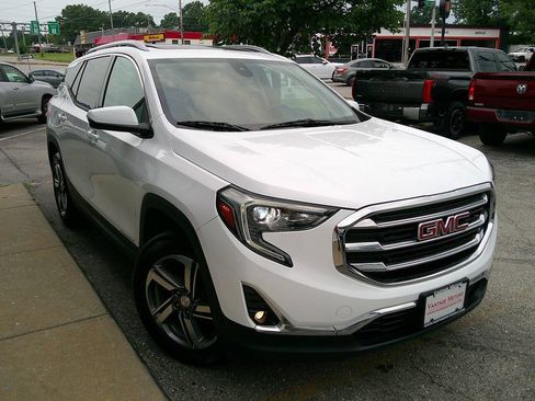 Used 2019 GMC Terrain SLT w/ Infotainment Package II AWD/4WD image 4